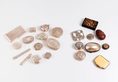 Lot de 10 boîtes en argent (min.800), deux...