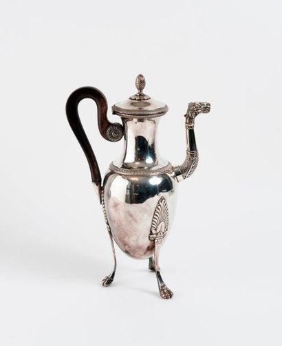 Cafetière tripode en argent (950), les pieds...