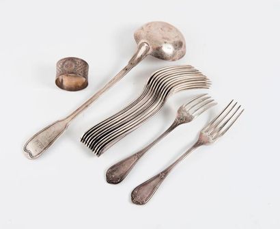 Lot en argent (950) comprenant : 

- douze...