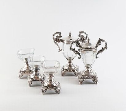Trois salières et un moutardier en verre...