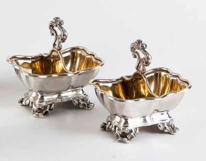 Trois salières doubles en argent (950).

Intérieurs...