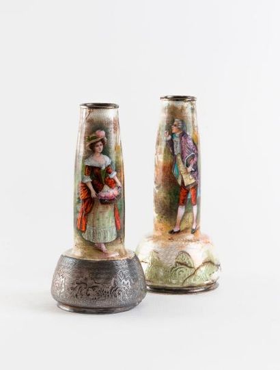Paire de vases en argent (min. 800) guilloché...