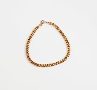 Bracelet en or jaune (750) à maille gourmette....