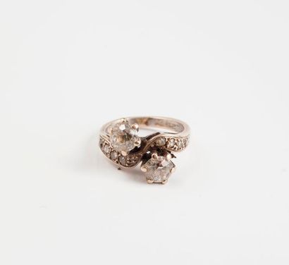 Bague toi et moi en or gris (750) ornée de...