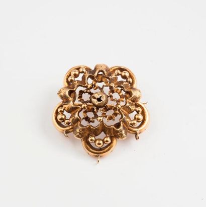 Broche fleur ajourée en or jaune (750)

Epingle...