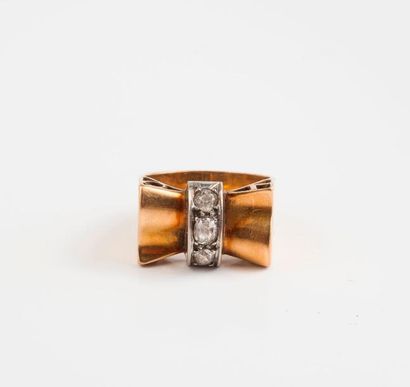 Bague noeud en or jaune (750) et platine...