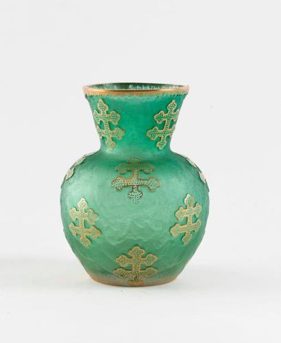 DAUM Nancy


Petit vase boule à col évasé,...