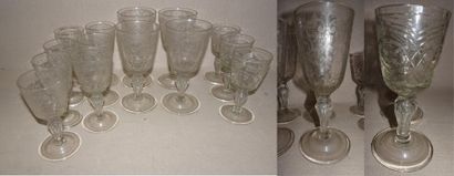 Petite partie d'un service de verres à pied...