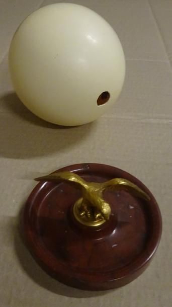 Vide-poche

Épreuve en bronze doré à décor...