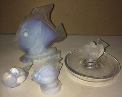 SABINO FRANCE


Trois sujets en verre opalescent.

Comprenant...
