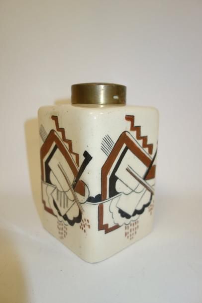 Robert LALLEMAND (1902-1954) 


Pot en faïence...