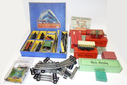 HORNBY


Lot comprenant :

- wagon à grue.

-...