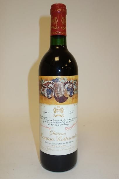 CHATEAU MOUTON ROTHSCHILD 

1 bouteille,...