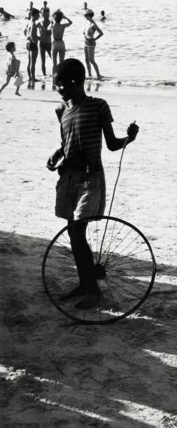 Michel HOSSZU (1944)


Dakar. 1962. 

Tirage...