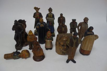 Lot de 15 statuettes, certaines caricaturales...