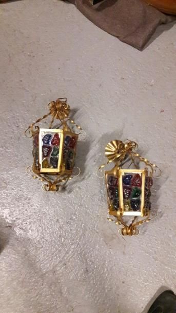 Paire de lanternes en laiton et verre. 

Usures...