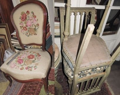 
Lot de sièges de styles :

- Chaise en acajou...