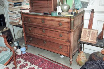 Commode en acajou et placage d’acajou, à...