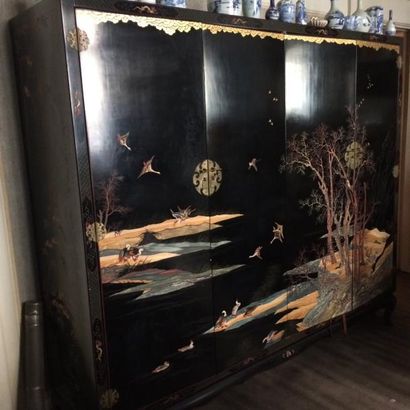 DANS LE GOUT CHINOIS

Dans le goût chinois

Armoire...