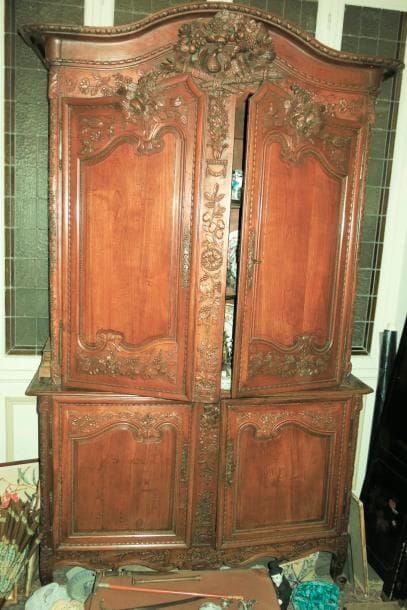 Buffet de présentation à deux corps en bois...
