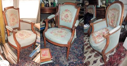Deux fauteuils Louis XVI en noyer à dossier...
