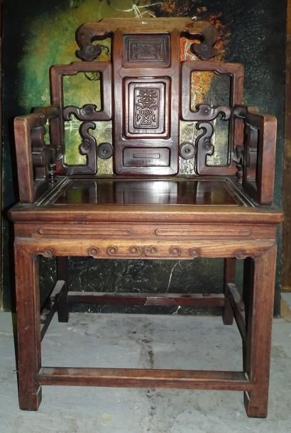 CHINE


Fauteuil en bois exotique, teinté,...