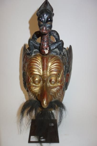INDONÉSIE


Masque d'homme en bois à laque...