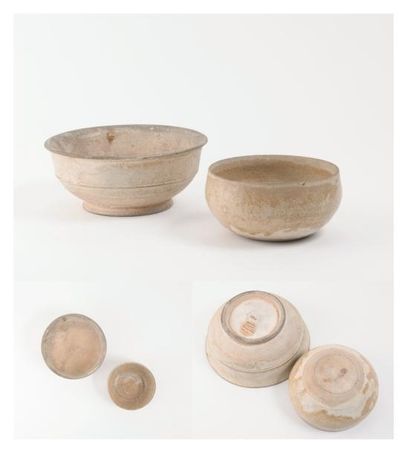 CHINE


- un bol sur talon en proto porcelaine.

H....