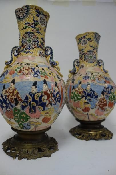 JAPON


Paire de vases balustre en faïence...