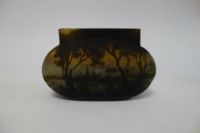 DAUM Nancy


Vase à col rectangulaire et...