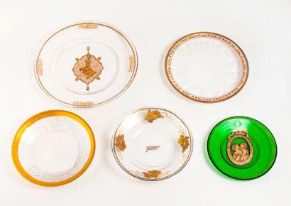 MURANO


Cinq plats ou coupes en cristal...