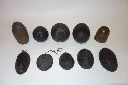 Deux demi-noix sculptées du XVIIIème siècle...
