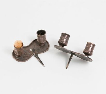 Paire de bougeoirs à piquer de table de jeu...