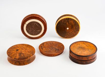 Lot de quatre boîtes drageoirs circulaires...