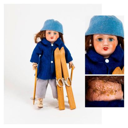 
Poupée tête en porcelaine marquée en creux...