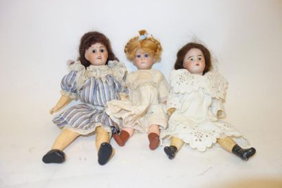 Trois mignonettes :
- tête porcelaine marque...