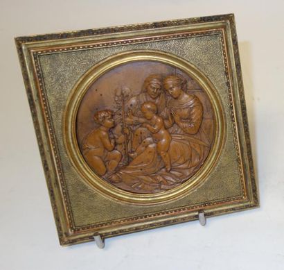 La Sainte Famille.

Tondo en buis finement...