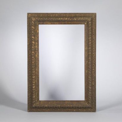 Cadre rectangulaire en bois et stuc à patine...