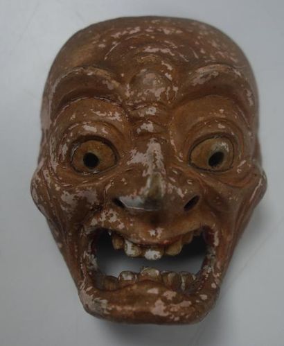 JAPON


Masque de Nô miniature en bois représentant...