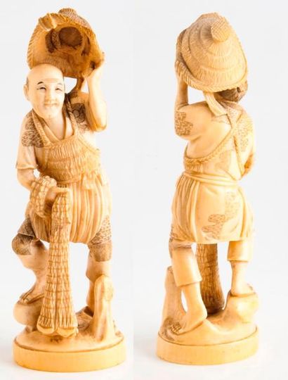 JAPON

Le salut du pêcheur.
Okimono en ivoire...