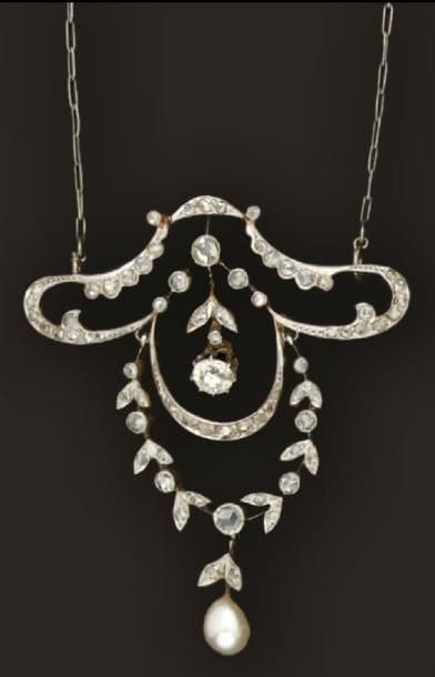 Collier pendentif en or jaune et or gris...