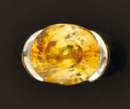POIRAY
Bague en or gris sertie d'un saphir...