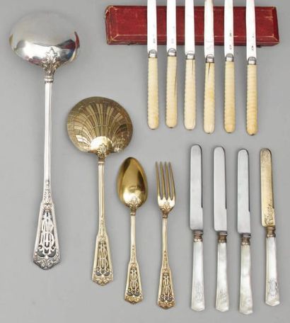 Ensemble en argent, modèle ciselé d'acanthes,...