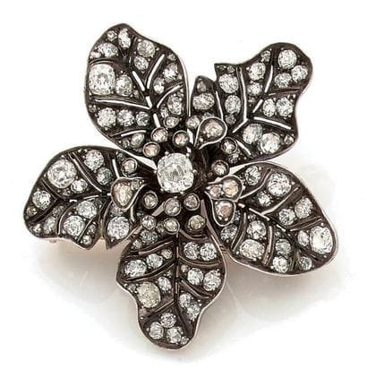Broche fleur en or jaune (585) et argent...