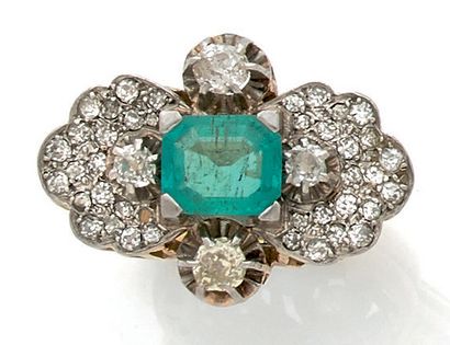 Bague «papillon» en or jaune (750) et platine...