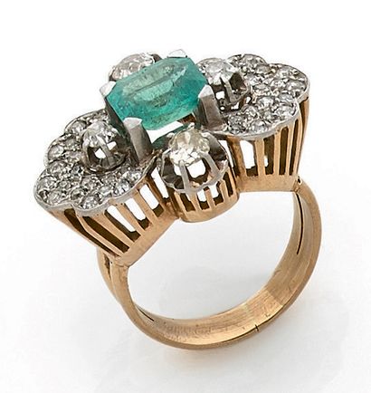 Bague «papillon» en or jaune (750) et platine...