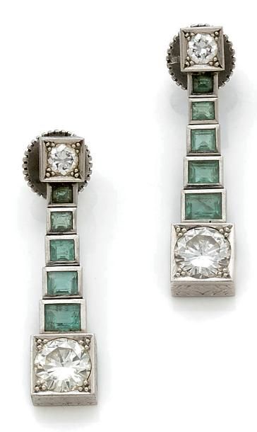 Paire de pendants d'oreilles en platine (800)...