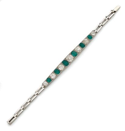 Bracelet ligne en légère chute, en platine...