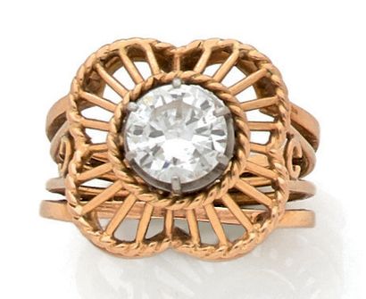 Bague en or jaune (750) et platine (850)...