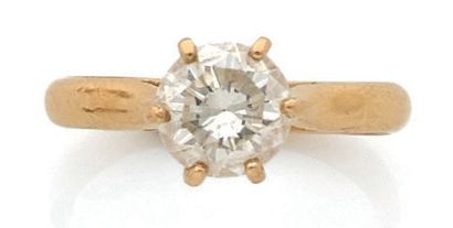 Bague solitaire en or jaune (750) ornée d'un...